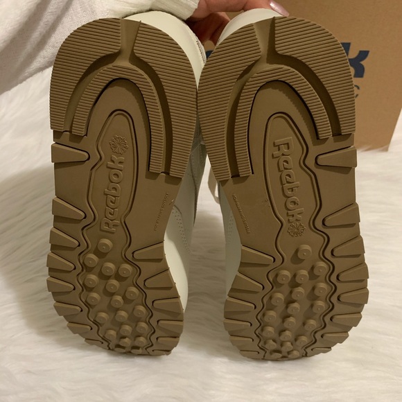 New Reebok shoes - Picture 4 of 6